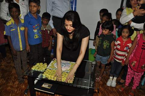 Aishwarya Rai Bachchan was snapped arranging sweets for Children at Smile Train Organisation