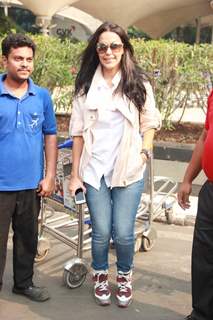 Neha Dhupia poses for the media at Airport