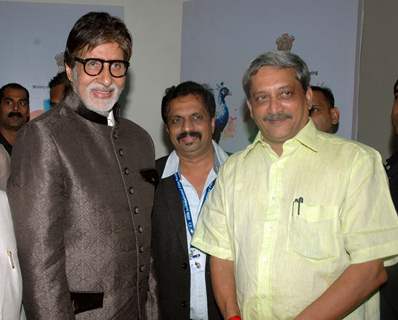 Amitabh Bachchan poses with friends at Goa Film Festival