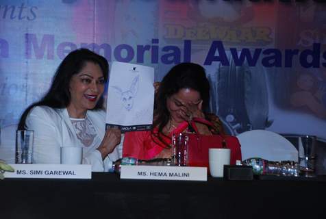 Hema Malini  and Simi Garewal share a laugh at GR8 Yash Chopra Memorial Awards Meet