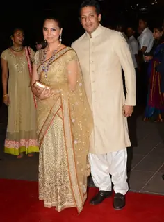 Lara Dutta and Mahesh Bhupathi pose for the media at Arpita Khan's Wedding Reception