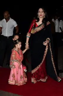 Manyata Dutt poses with her kids at Arpita Khan's Wedding Reception