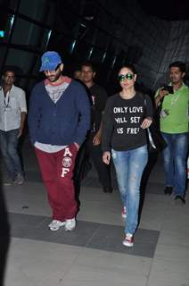 Saif Ali Khan and Kareena Kapoor snapped at Airport