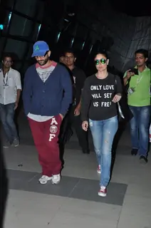 Saif Ali Khan and Kareena Kapoor snapped at Airport