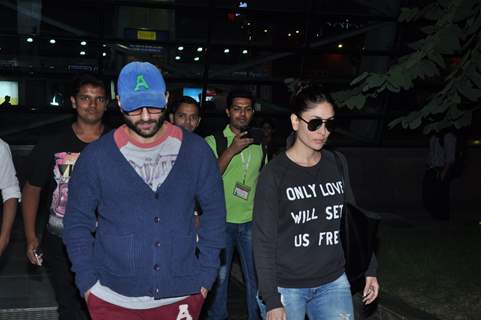 Saif Ali Khan and Kareena Kapoor snapped at Airport