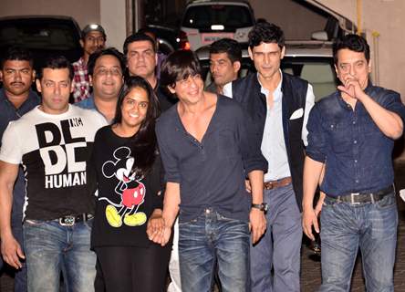 Shahrukh & Salman Khan Snapped Outside Salman's House