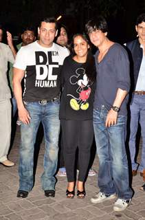 Shahrukh & Salman Khan Snapped with Arpita Khan