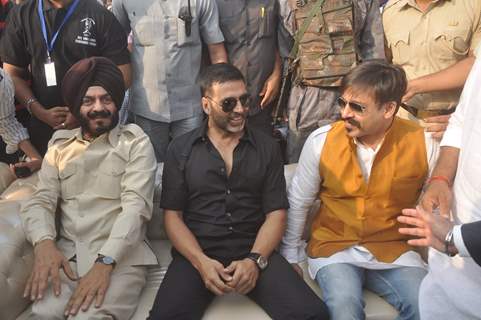 Vivek Oberoi and Akshay Kumar snapped at 26/11 Honor Event