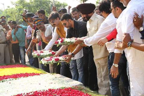 Vivek Oberoi and Akshay Kumar pay respect at 26/11 Honor Event