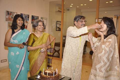 Amol Palekar snapped feeding cake to his daughter at his Art Exhibition