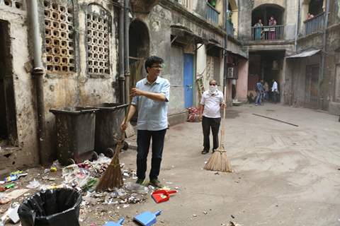 Prasoon Joshi was snapped at Swachh Bharat Abhiyan