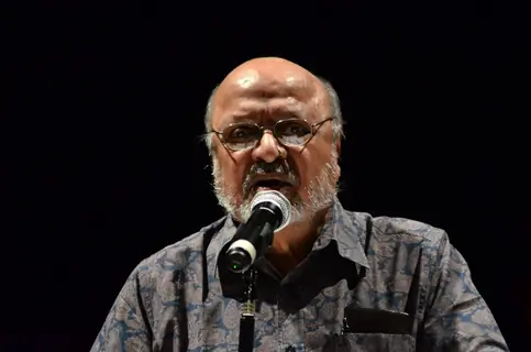 Shyam Benegal addressing the audience at Naseeruddin Shah's Book Launch