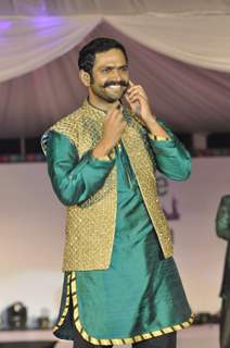 Sharib Hashmi walks the ramp at Wellingkar's 26/11 Tribute