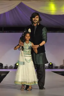 Gaurav Chopra walks the ramp at Wellingkar's 26/11 Tribute
