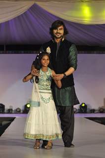 Gaurav Chopra walks the ramp at Wellingkar's 26/11 Tribute