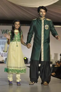 Barun Sobti walks the ramp with a small girl at Wellingkar's 26/11 Tribute