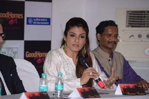 Raveena Tandon addressing the audience at Good Homes Event to Promote India Art Week