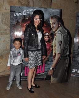 Manyata Dutt poses with her son at the Special Screening of Ungli