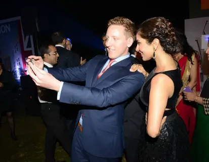 Sophie Choudry gets clicked in a selfie at the British Airways Bash