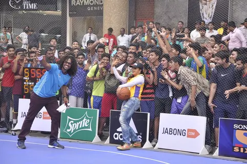 Neetu Chandra clicks a selfie with fans at NBA JAM Powered by Jabong.com Event