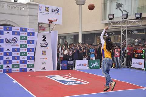 Neetu Chandra was snapped playing basket ball at NBA JAM Powered by Jabong.com Event