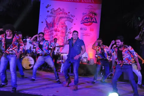 Sukhwinder Singh performs at Bandra Fest