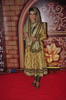 Chhaya Ali Khan poses for the media at Zee Rishtey Awards