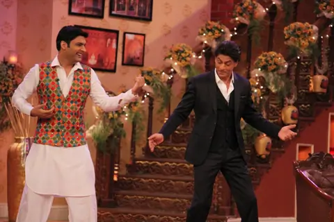 Kapil Sharma shakes a leg with Shah Rukh during the Celebration of DDLJ's 1000th week Completion