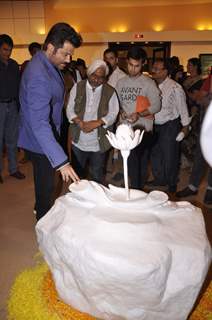 Anil Kapoor checks out the designs at Camel Colors Exhibition