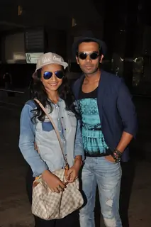 Rajkummar Rao poses with Patralekha at Airport