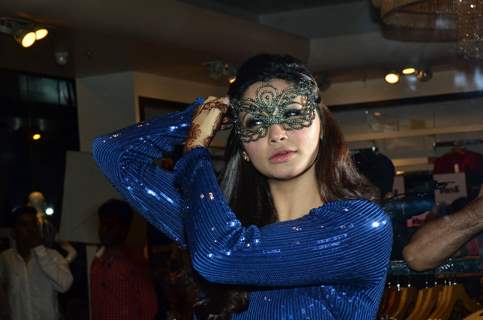 Daisy Shah was snapped trying out an eye mask at the bebe Store