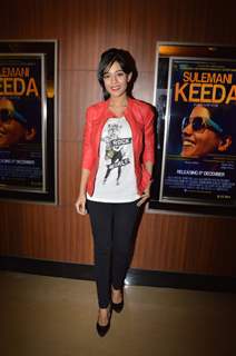 Amrita Rao poses for the media at the Premier of Sulemani Keeda