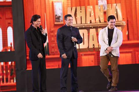 A gig by the Khans as India TV's Iconic Show Aap Ki Adalat Completes 21 Years