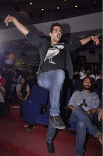 Zayed Khan strikes a pose at a Promotional event of Sharafat Gayi Tel Lene