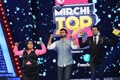 Arjun Kapoor & Bharti Singh perform at Vodafone Music Mirchi Top 20