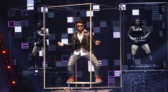 Rithvik Dhanjani performs at Vodafone Music Mirchi Top 20