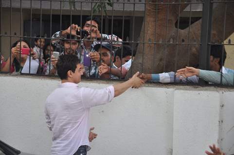 Aamir Khan greets his fans at P.K. Game Launch