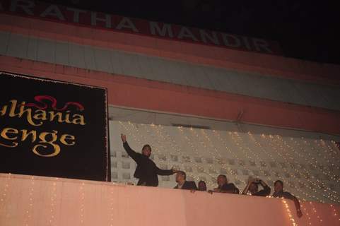 Shah Rukh Khan climbs the wall at Maratha Mandir and makes his signature pose during the Celebration