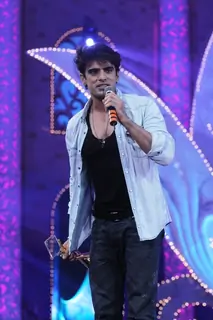 Mohit Malik won an Award at Zee Rishtey Awards 2014