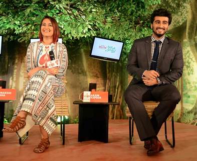 Arjun Kapoor and Sonakshi Sinha snapped at Agenda Aaj Tak