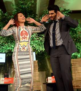 Arjun Kapoor and Sonakshi Sinha shake a leg at at Agenda Aaj Tak