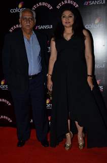 Ramesh Sippy with wife Kiran Juneja at Sansui Stardust Awards Red Carpet