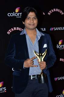 Ankit Tiwari poses for the media at Sansui Stardust Awards Red Carpet