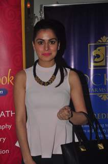 Shraddha Arya at the Launch of Munisha Khatwani's Tarot Predictions 2015 Book