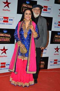 Ila Arun poses with a friend at Big Star Entertainment Awards 2014