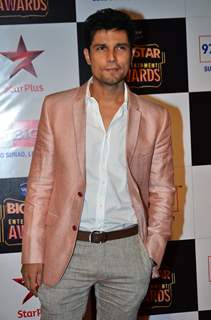 Randeep Hooda poses for the media at Big Star Entertainment Awards 2014