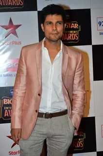 Randeep Hooda poses for the media at Big Star Entertainment Awards 2014