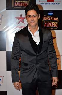 Mohit Raina poses for the media at Big Star Entertainment Awards 2014