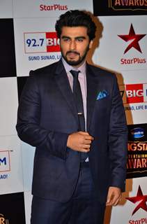 Arjun Kapoor poses for the media at Big Star Entertainment Awards 2014