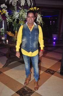 Sukhwinder Singh poses for the media at Uday and Shirin's Sangeet Ceremony